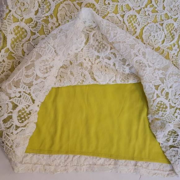 Lace dress - Picture 10 of 11